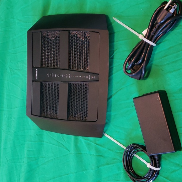 Netgear Nighthawk X6 AC3200 Tri-Band WiFi Router Model R8000 - Picture 1 of 6